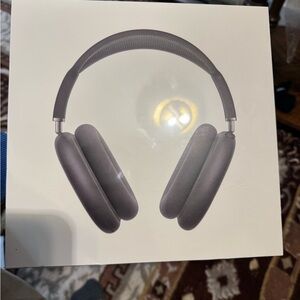 Apple Over-Ear Headphones - Black